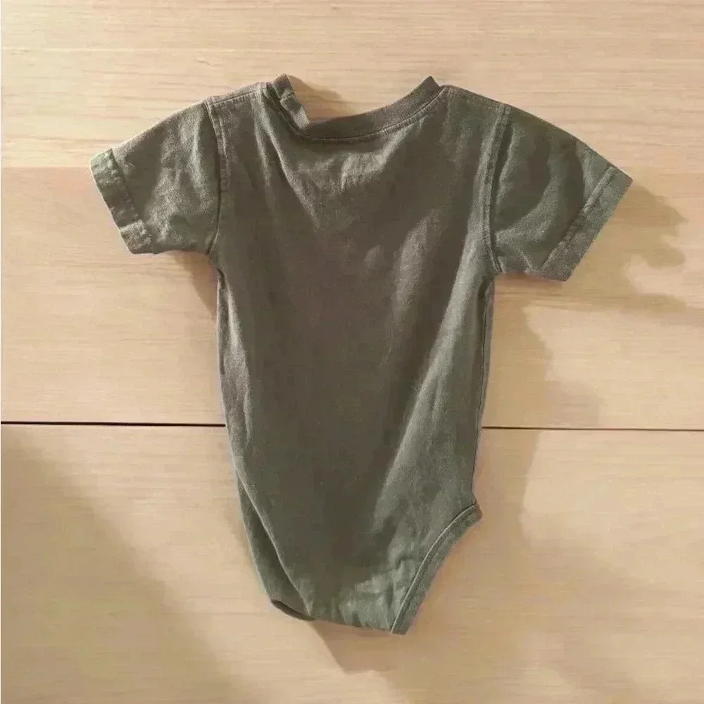 3xNWOT Game-side USF 18mo onesies. Discount w bundling!